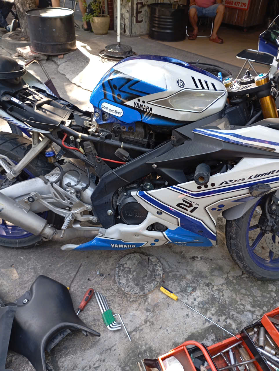 Cứu hộ xe máy chết máy Cầu Giấy | Cứu hộ xe máy 24/7 4 cứu hộ xe máy chết máy cầu giấy ảnh thực tế 1