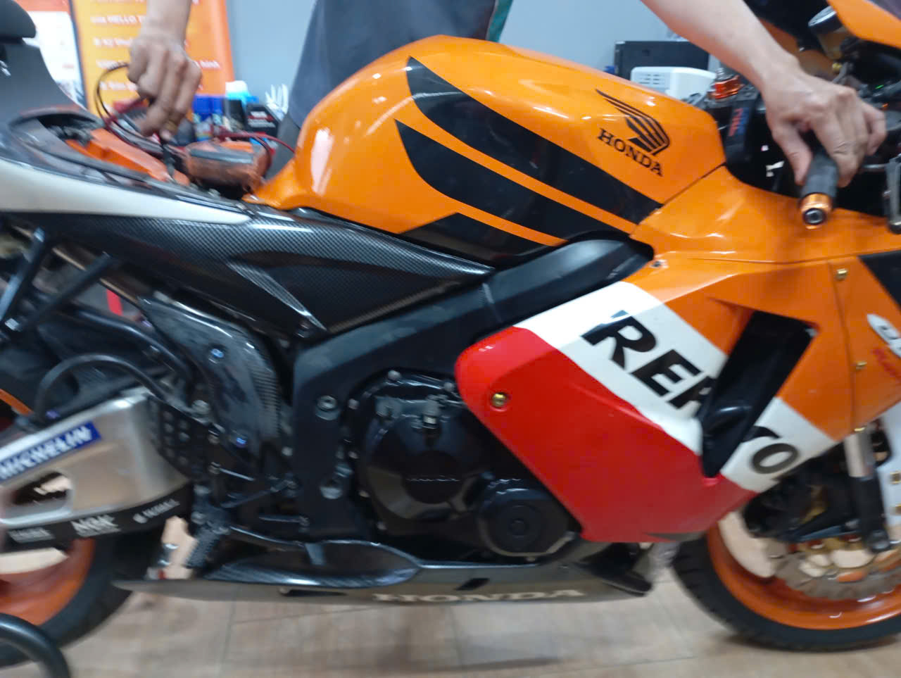 Cua hang sua chua xe tay ga – Có mặt nhanh, hỗ trợ tận nơi 24/7 3 cua hang sua chua xe tay ga ảnh thực tế 1