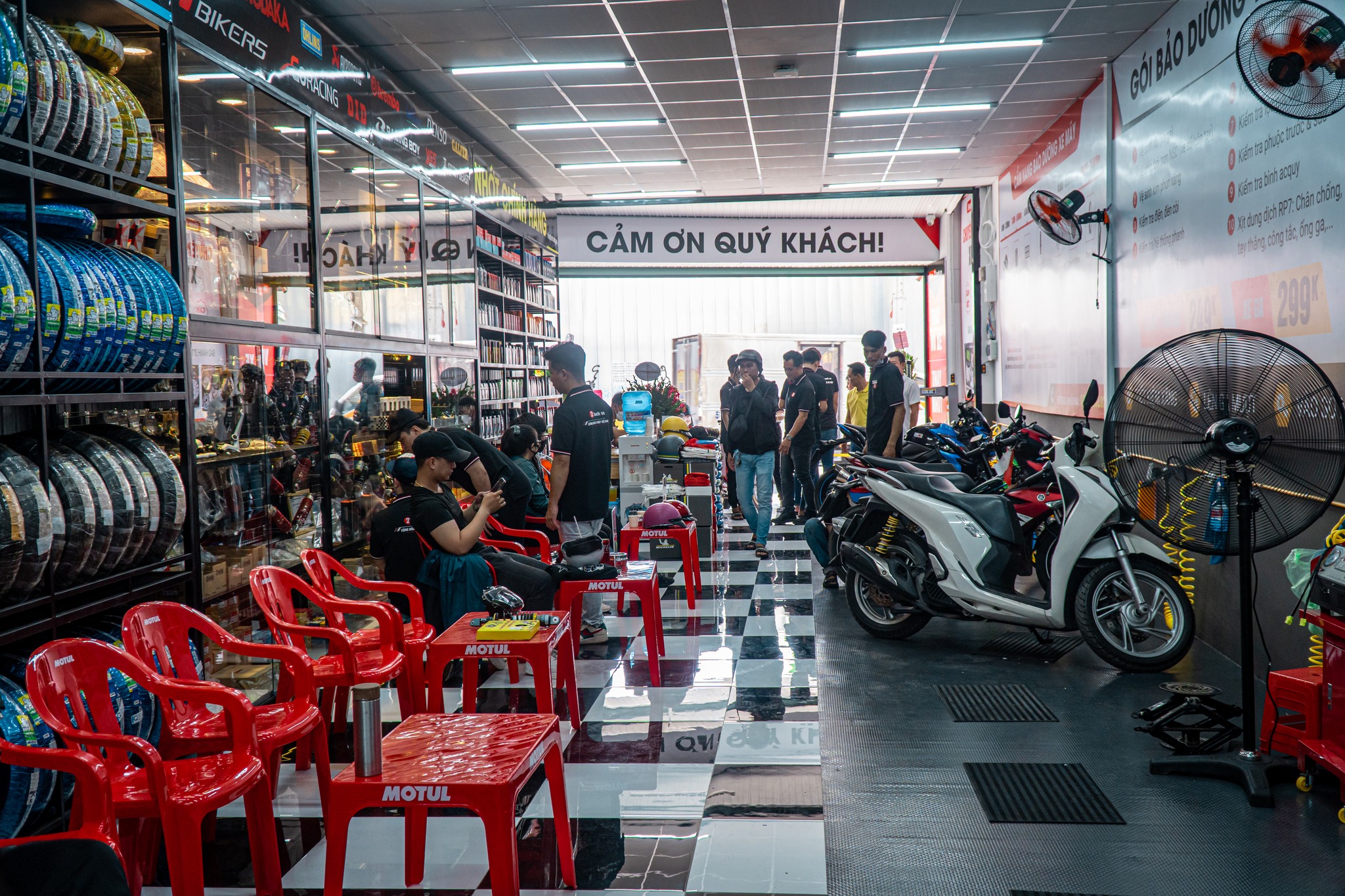 Sạc bình ắc quy tận nơi – Có mặt nhanh, nạp đúng | Cứu hộ xe máy 24/7 6 sạc bình ắc quy tận nơi ảnh thực tế 2