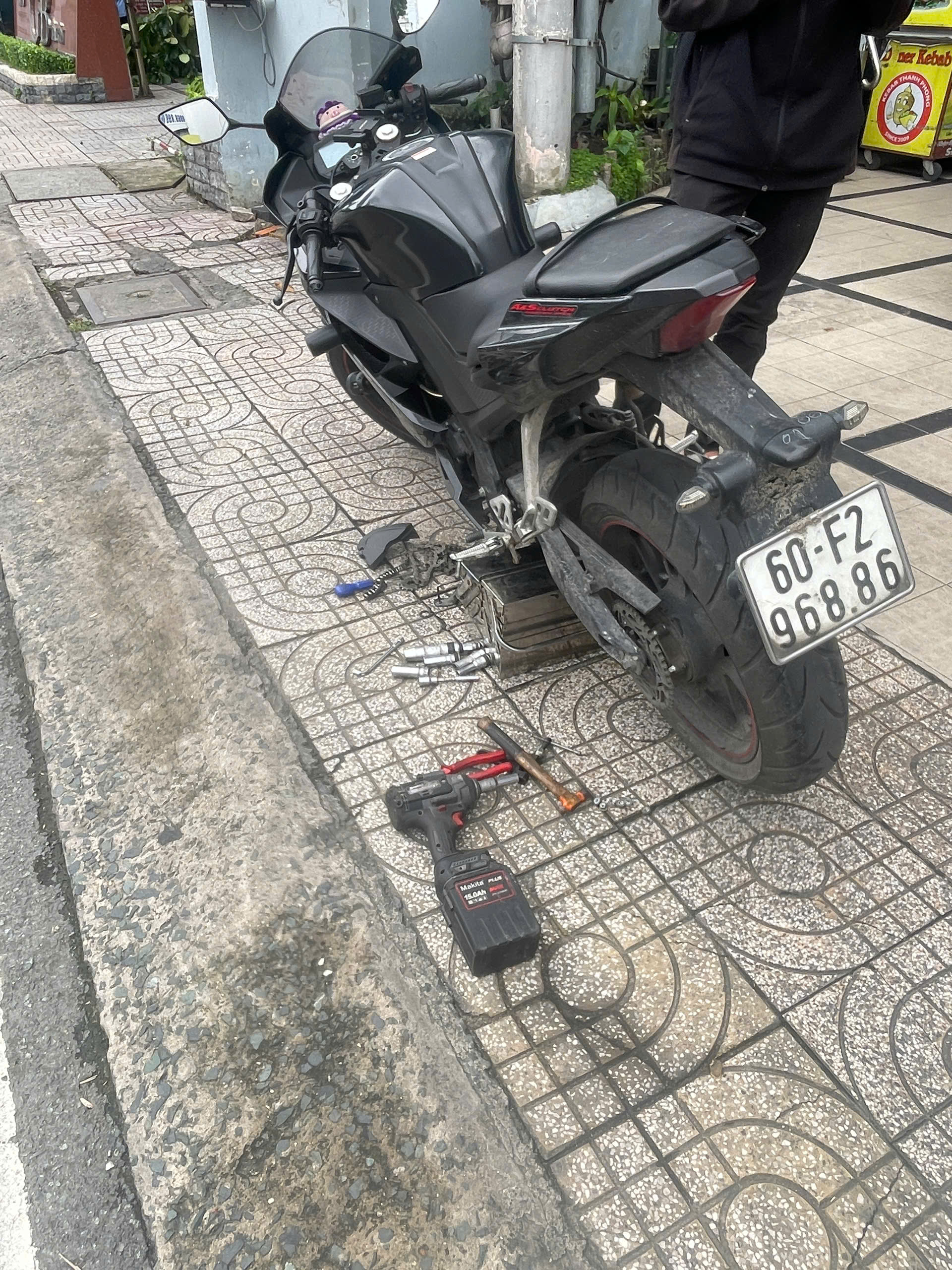 Sạc bình ắc quy tận nơi – Có mặt nhanh, nạp đúng | Cứu hộ xe máy 24/7 4 drv 1wh9vLQDqDRP4V R6YyRfYnnYSY9DJm41